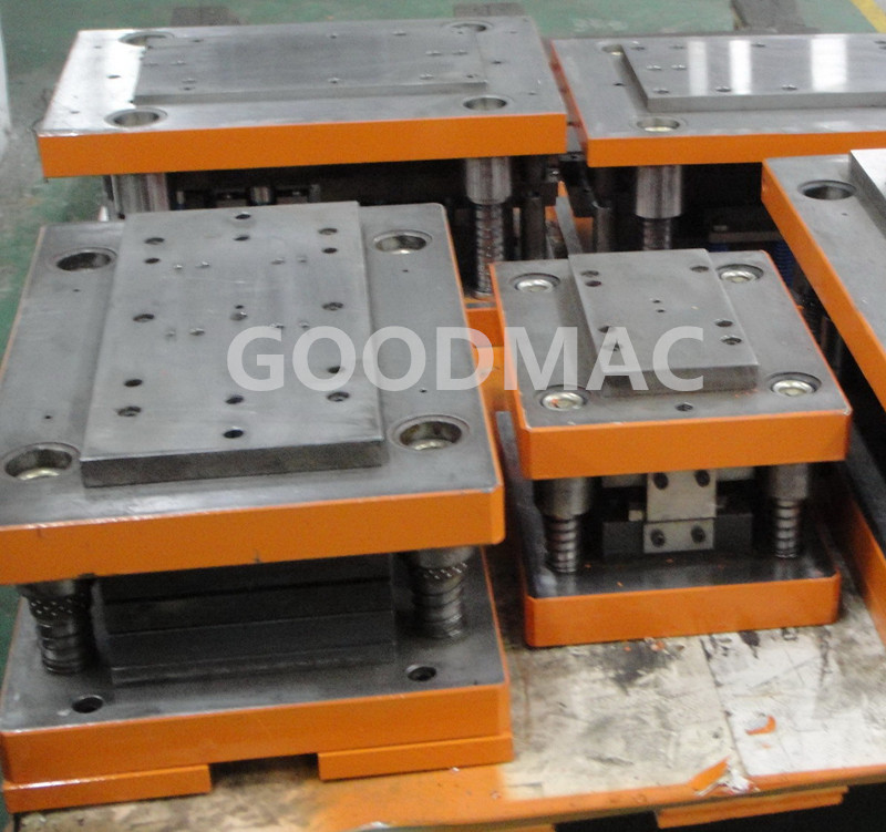 High speed metal eyelet stamping molds (tool, die)