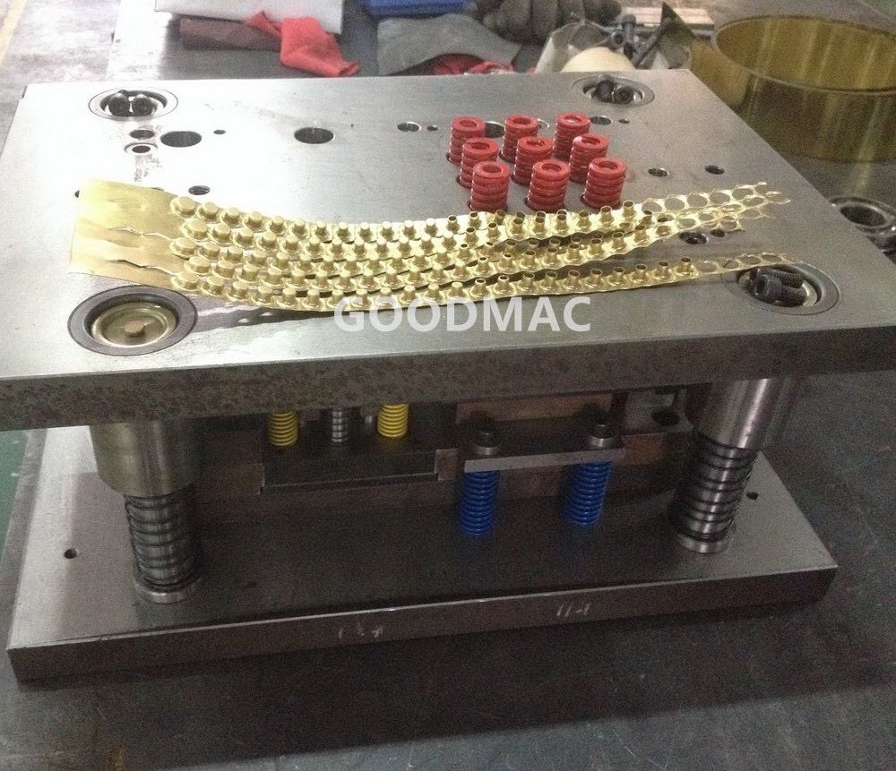 High speed metal eyelet stamping molds (tool, die)