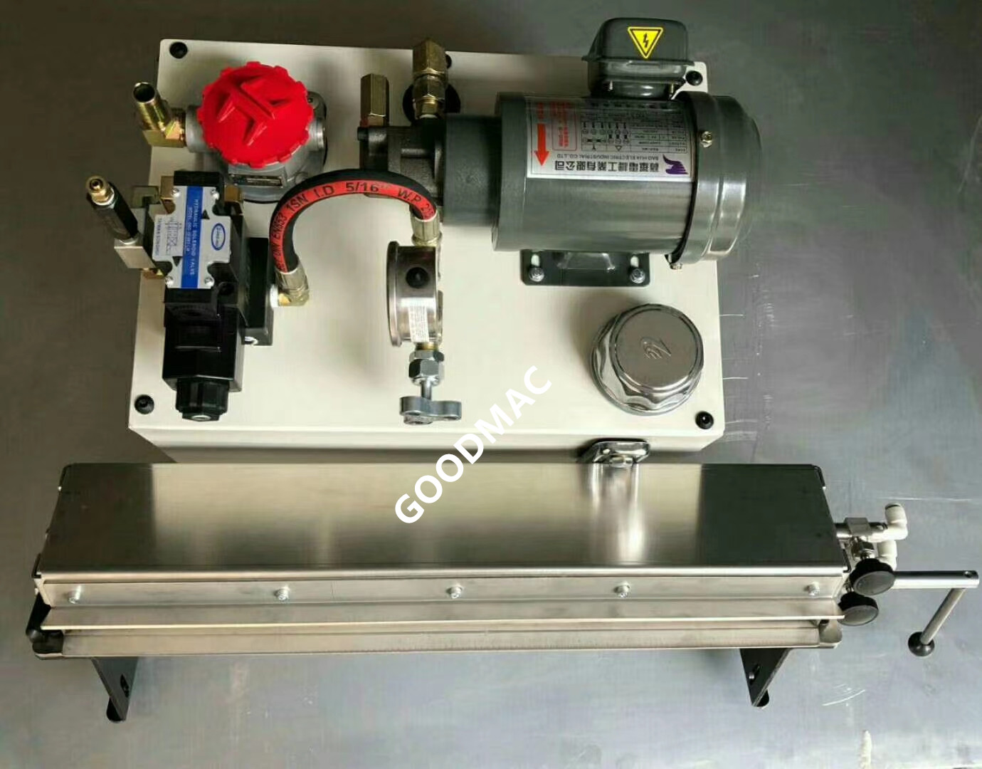 Oil lubricating machine for sheet metal stamping