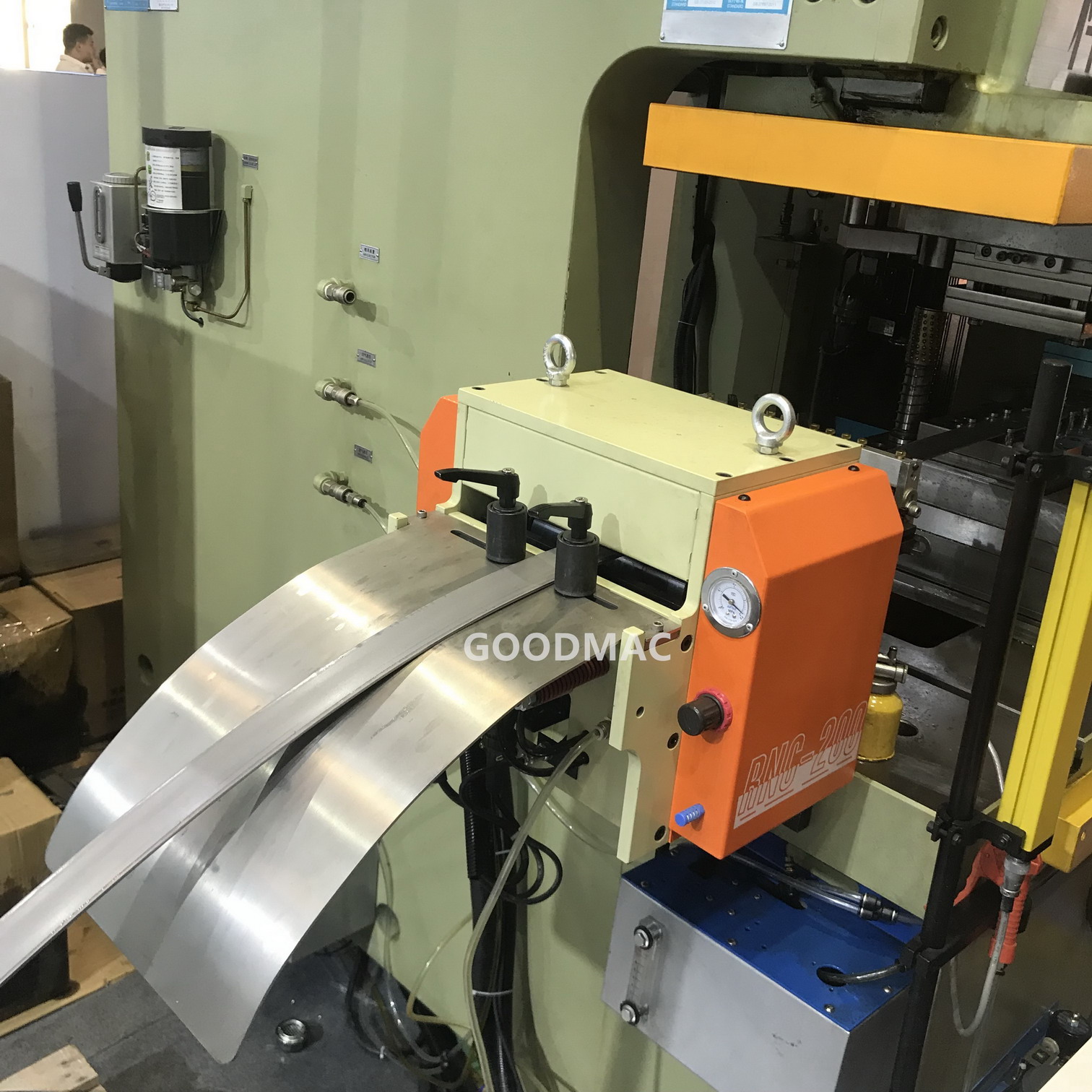 Automatic die-in tapping machine ( for stamping mold and press machine)