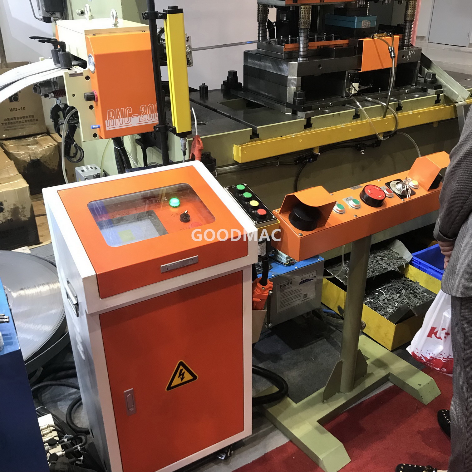 Automatic die-in tapping machine ( for stamping mold and press machine)